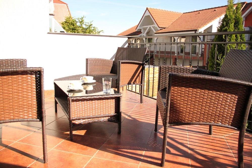 Apartamenty Eka Dom Goscinny 350M Do Plazy เรวัล ภายนอก รูปภาพ
