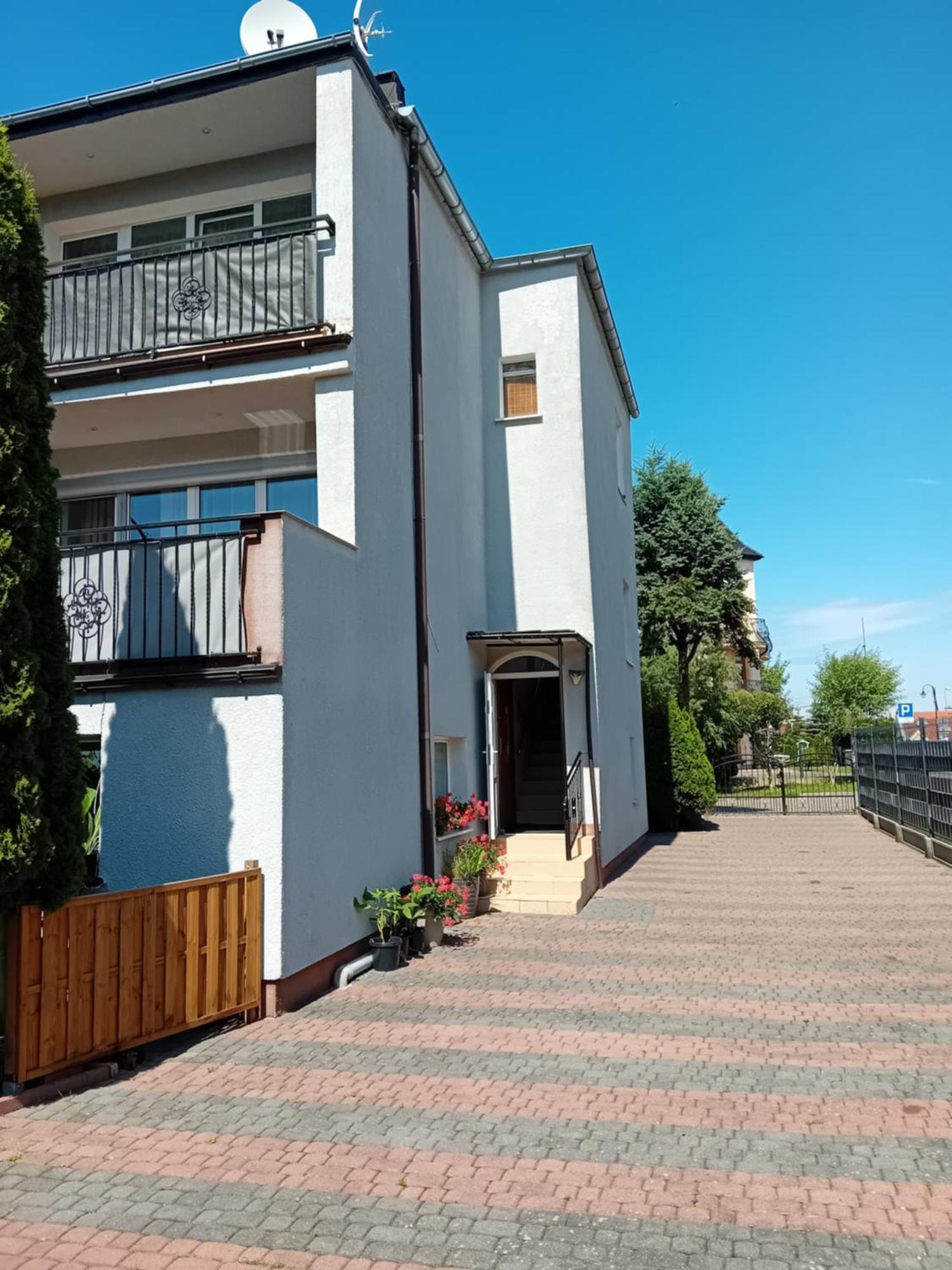 Apartamenty Eka Dom Goscinny 350M Do Plazy เรวัล ภายนอก รูปภาพ
